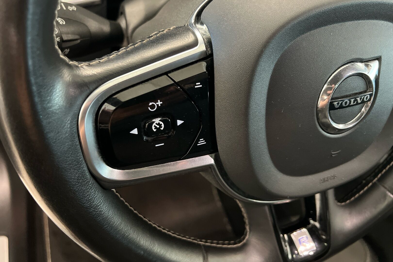 Volvo XC60 iso kuva 18