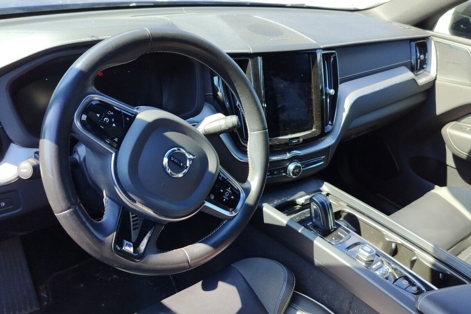 Volvo XC60 iso kuva 2