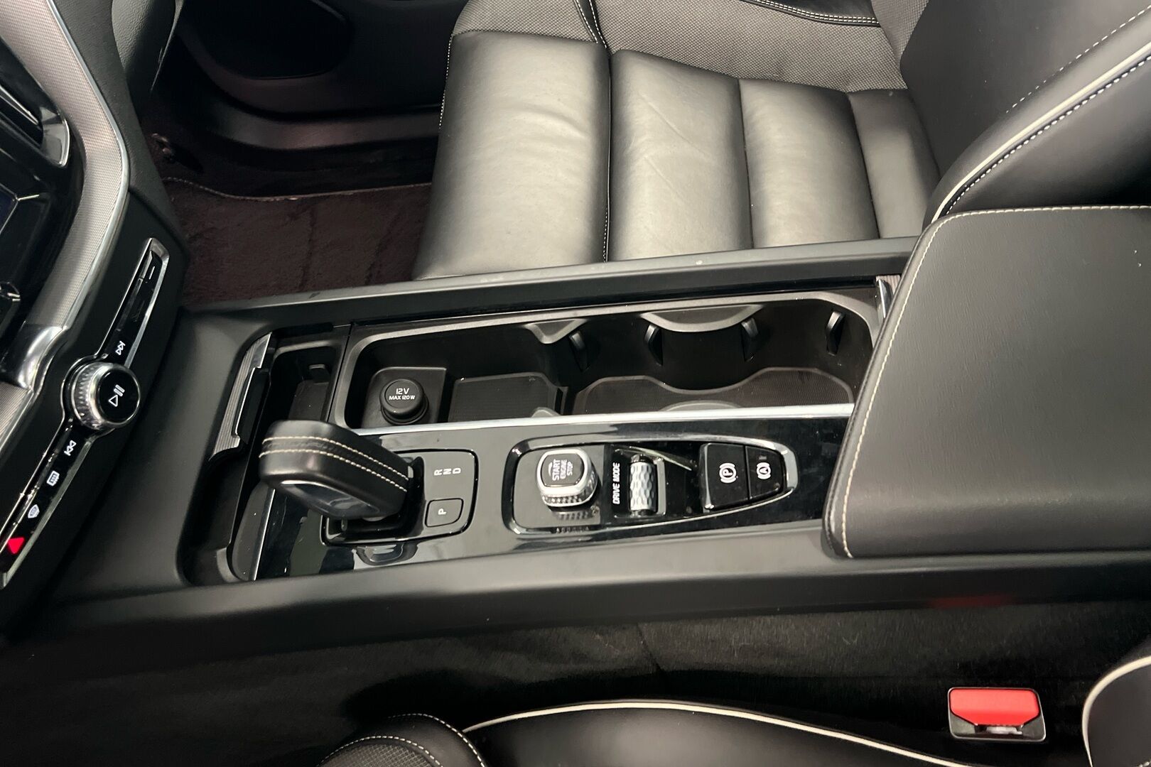 Volvo XC60 iso kuva 21