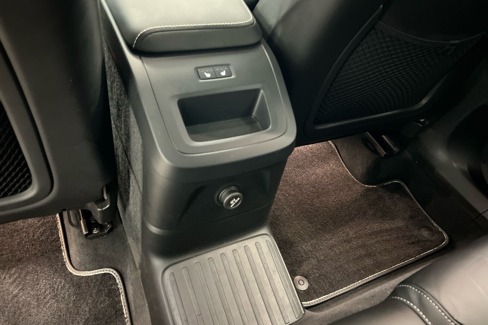 Volvo XC60 iso kuva 24