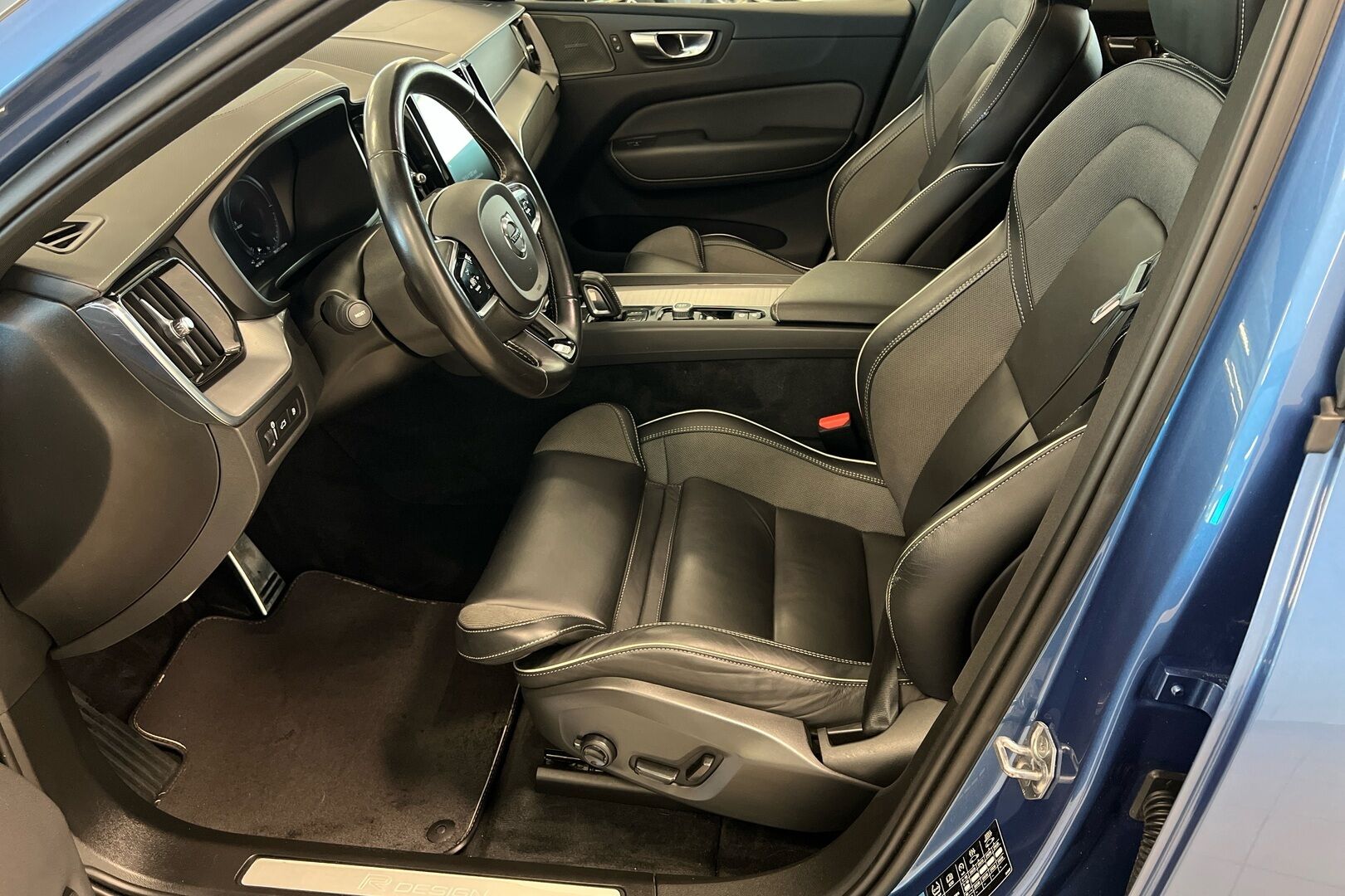 Volvo XC60 iso kuva 8
