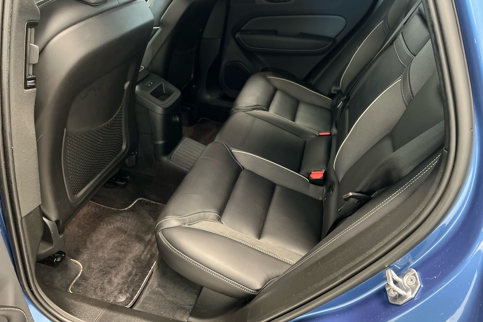 Volvo XC60 iso kuva 9