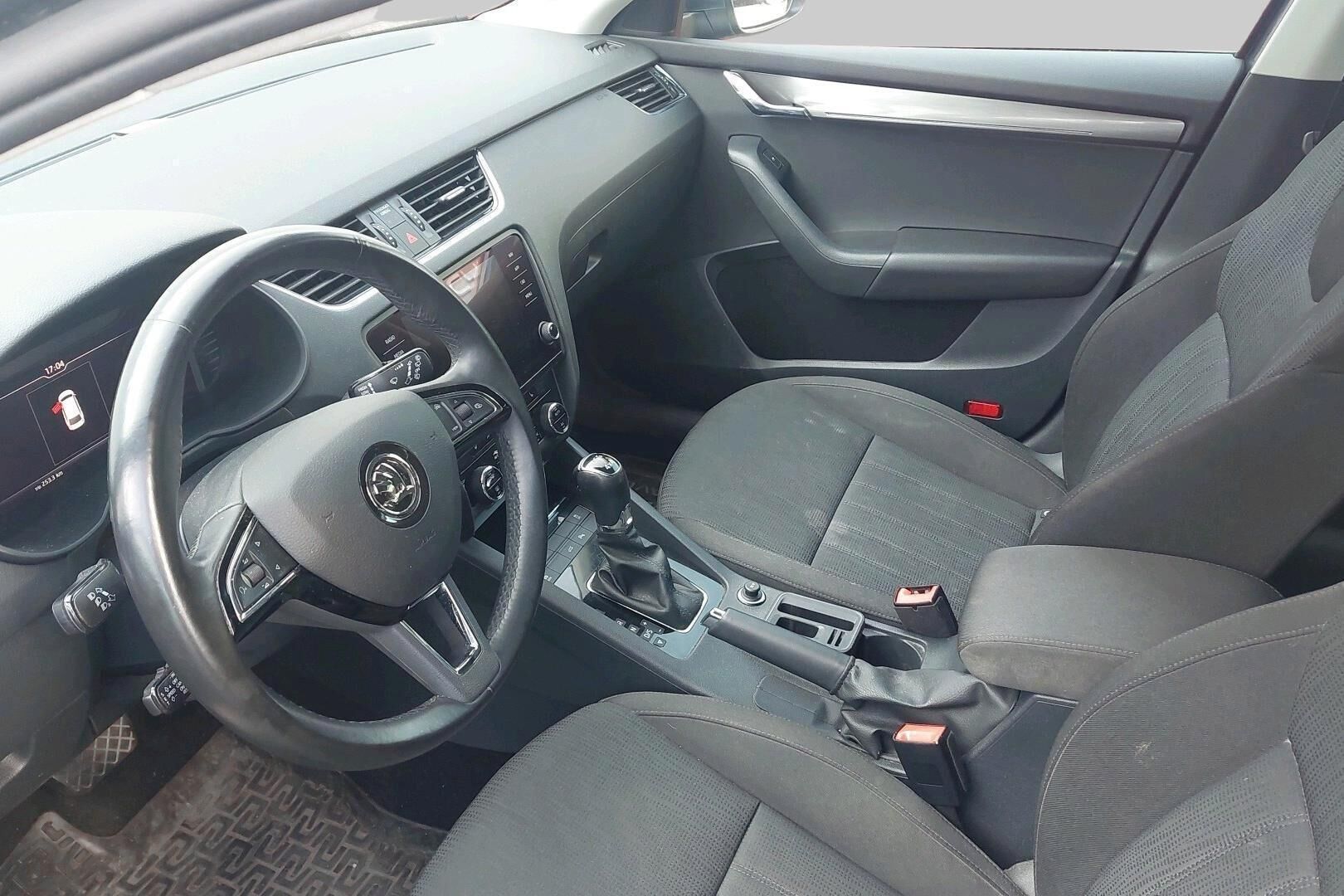 Skoda Octavia iso kuva 1