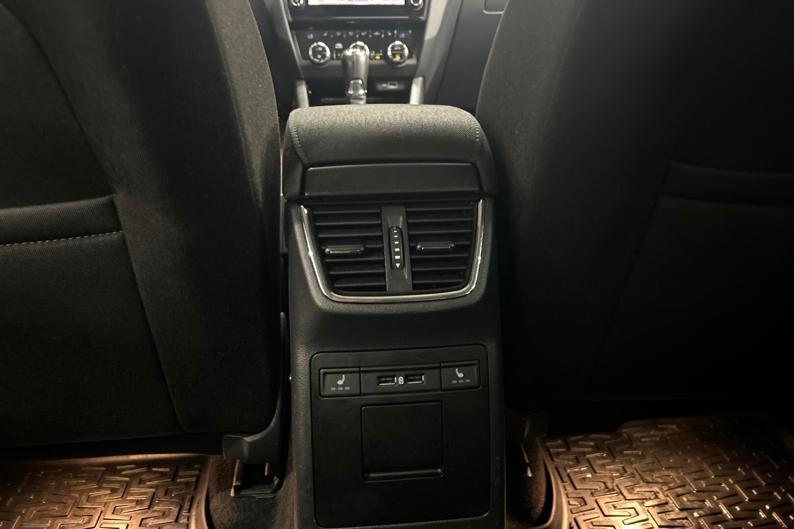 Skoda Octavia iso kuva 26