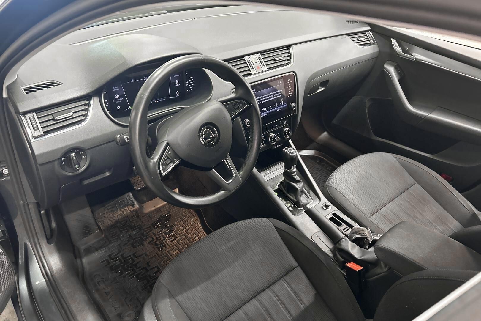 Skoda Octavia iso kuva 8