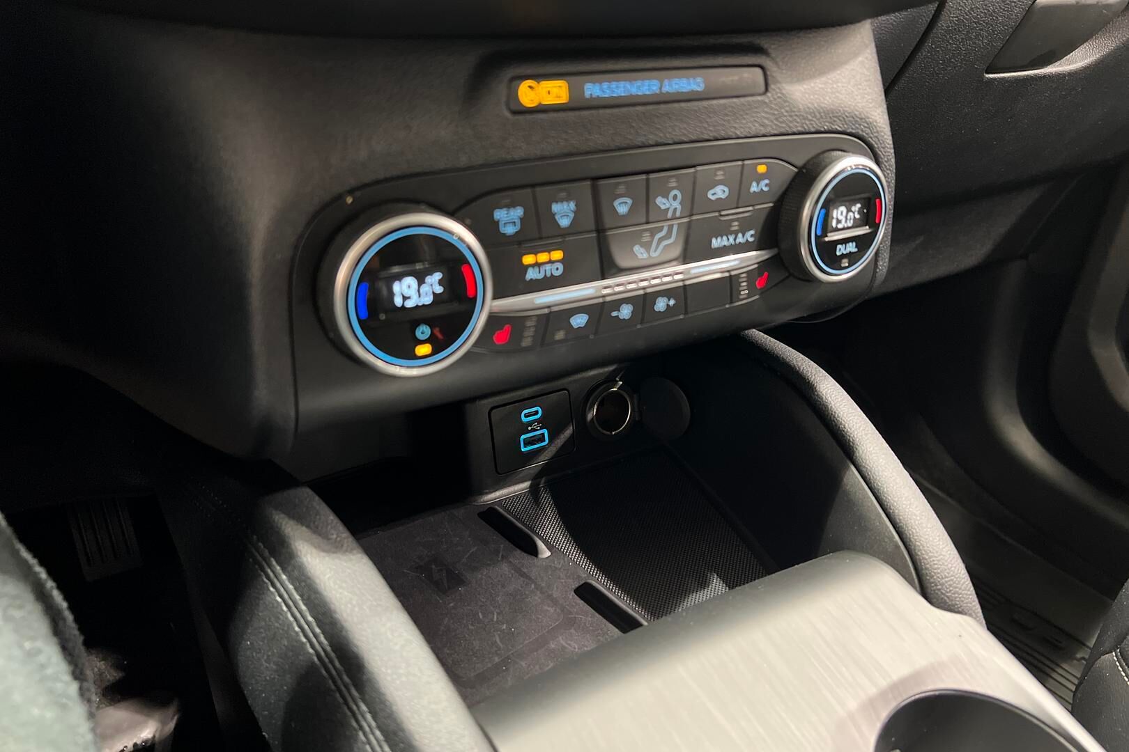 Ford Kuga iso kuva 19