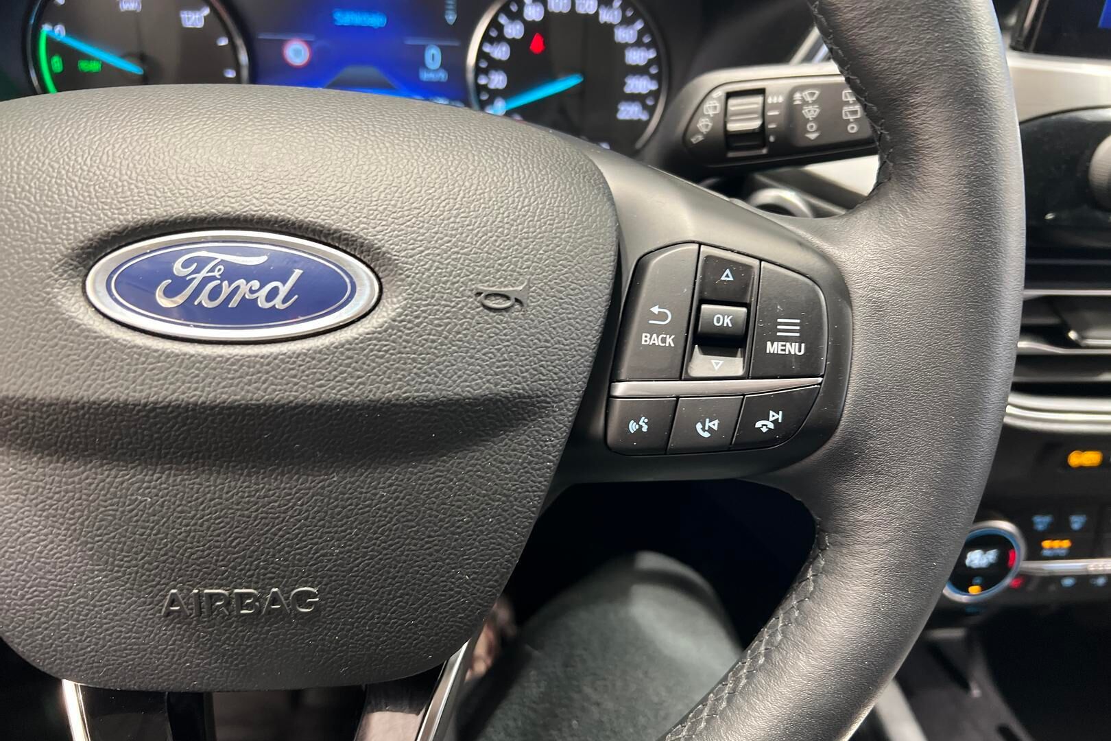 Ford Kuga iso kuva 24