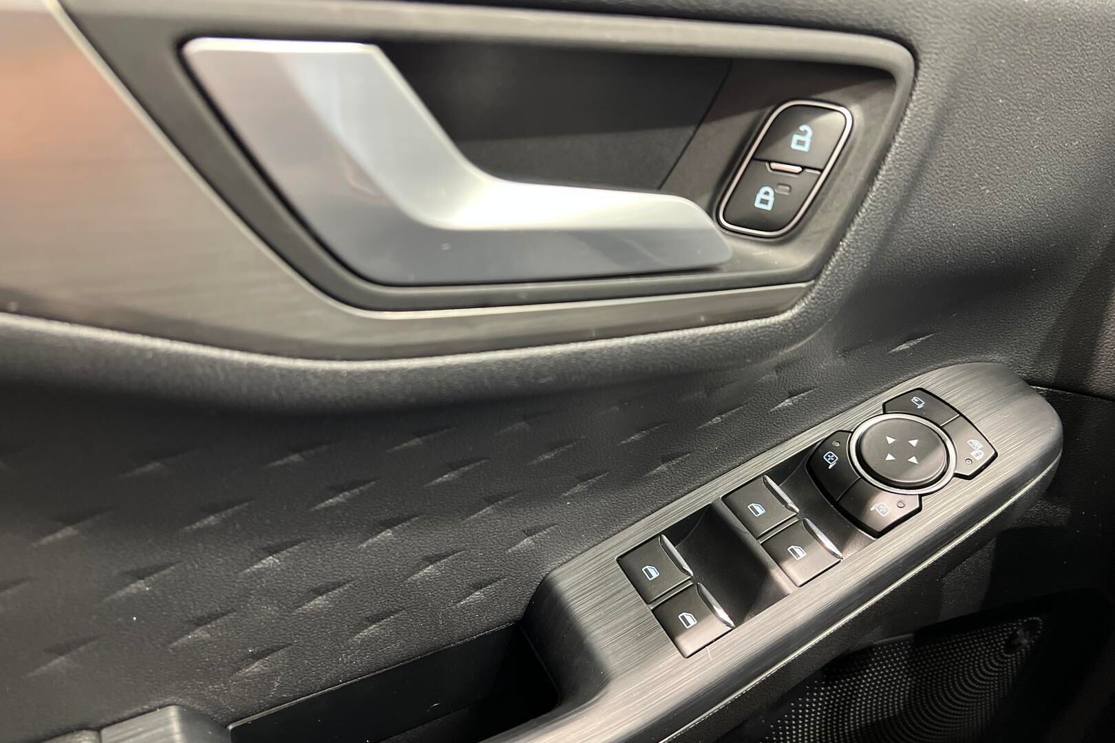 Ford Kuga iso kuva 27