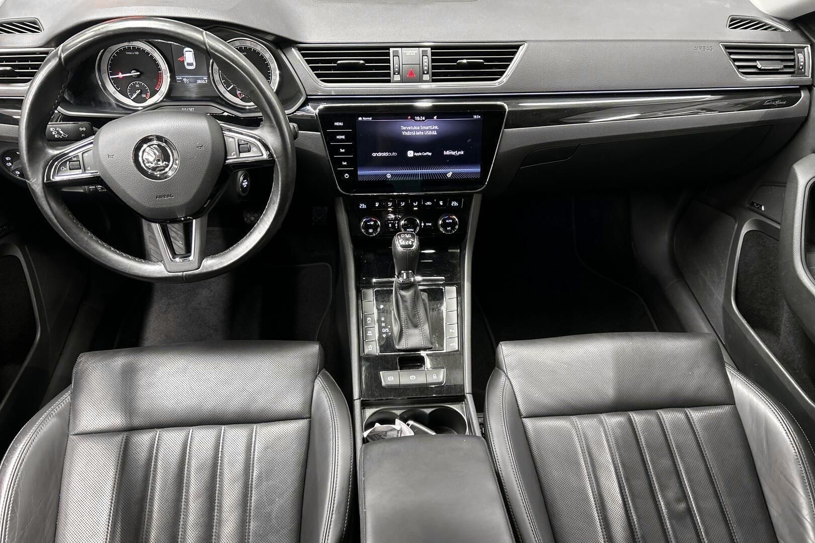 Skoda Superb iso kuva 19