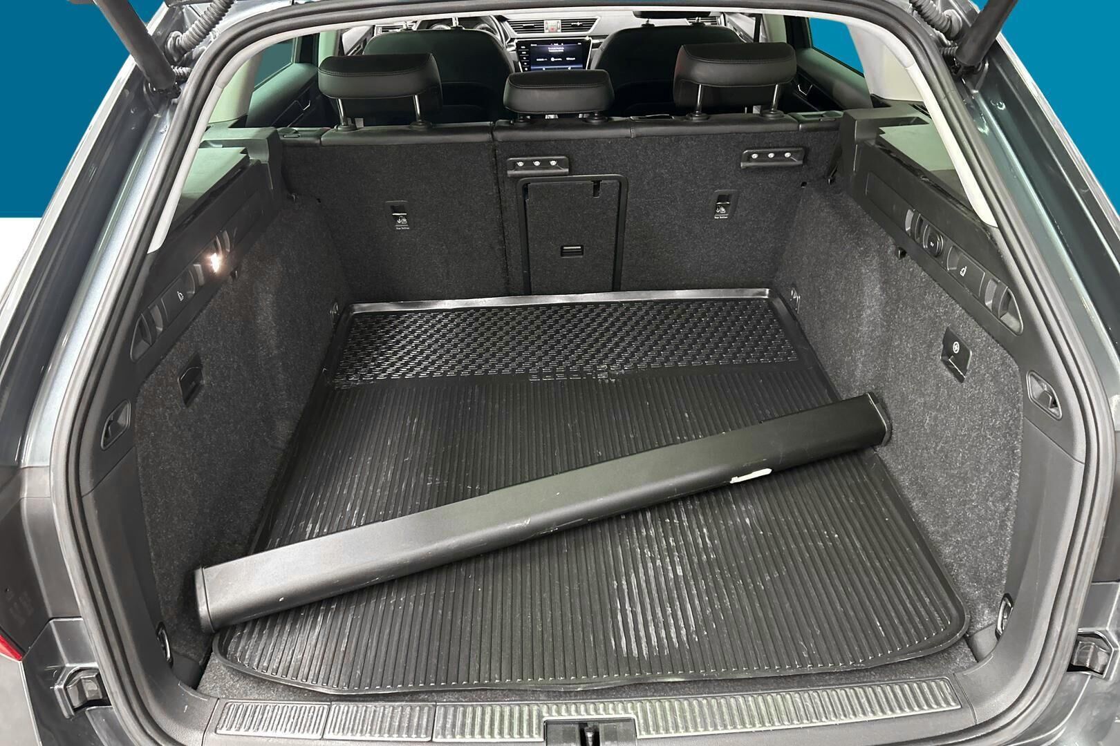 Skoda Superb iso kuva 3