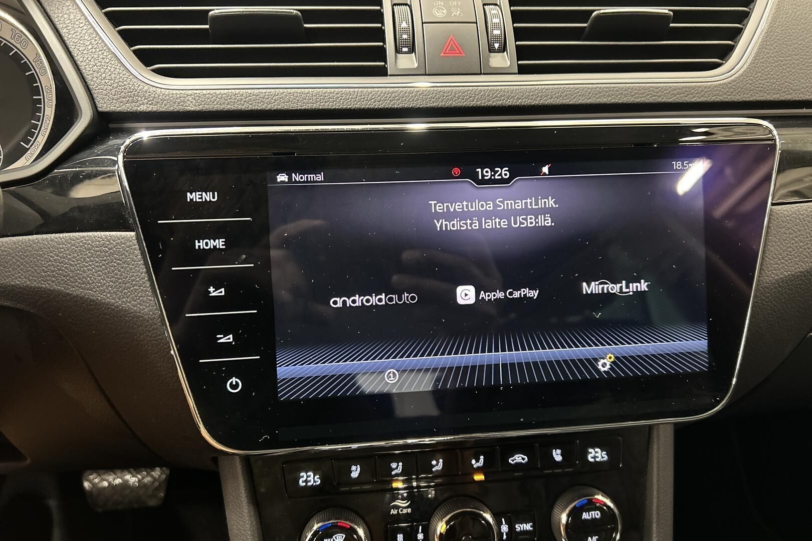 Skoda Superb iso kuva 22
