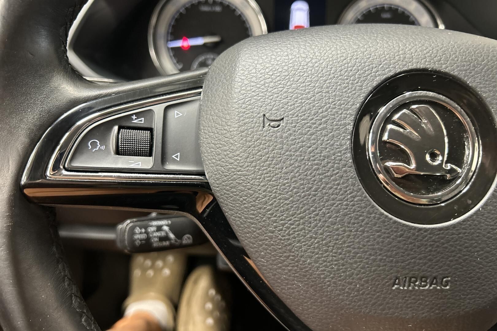 Skoda Superb iso kuva 24