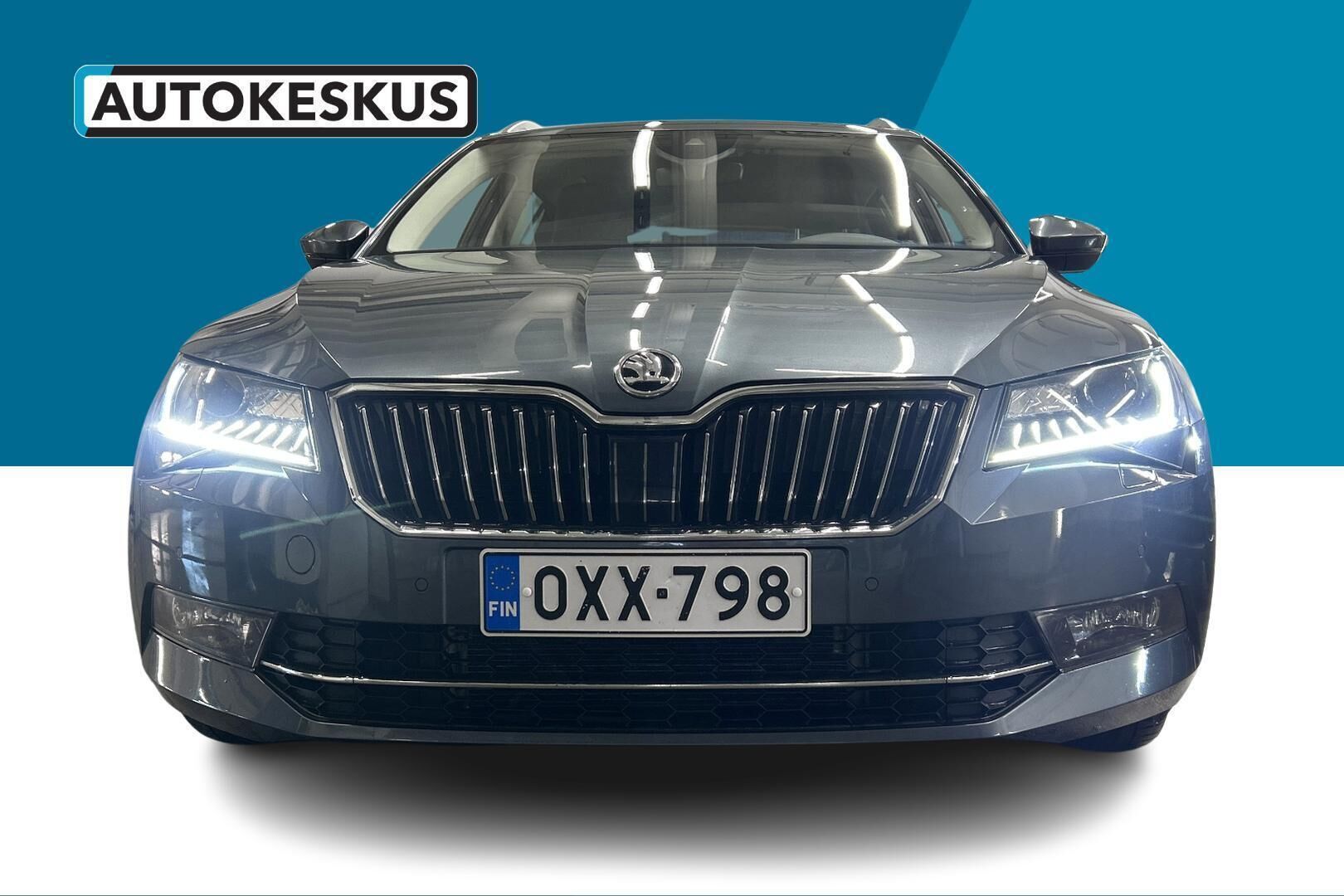 Skoda Superb iso kuva 12