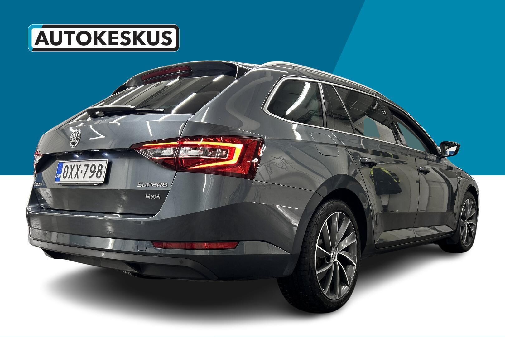 Skoda Superb iso kuva 13