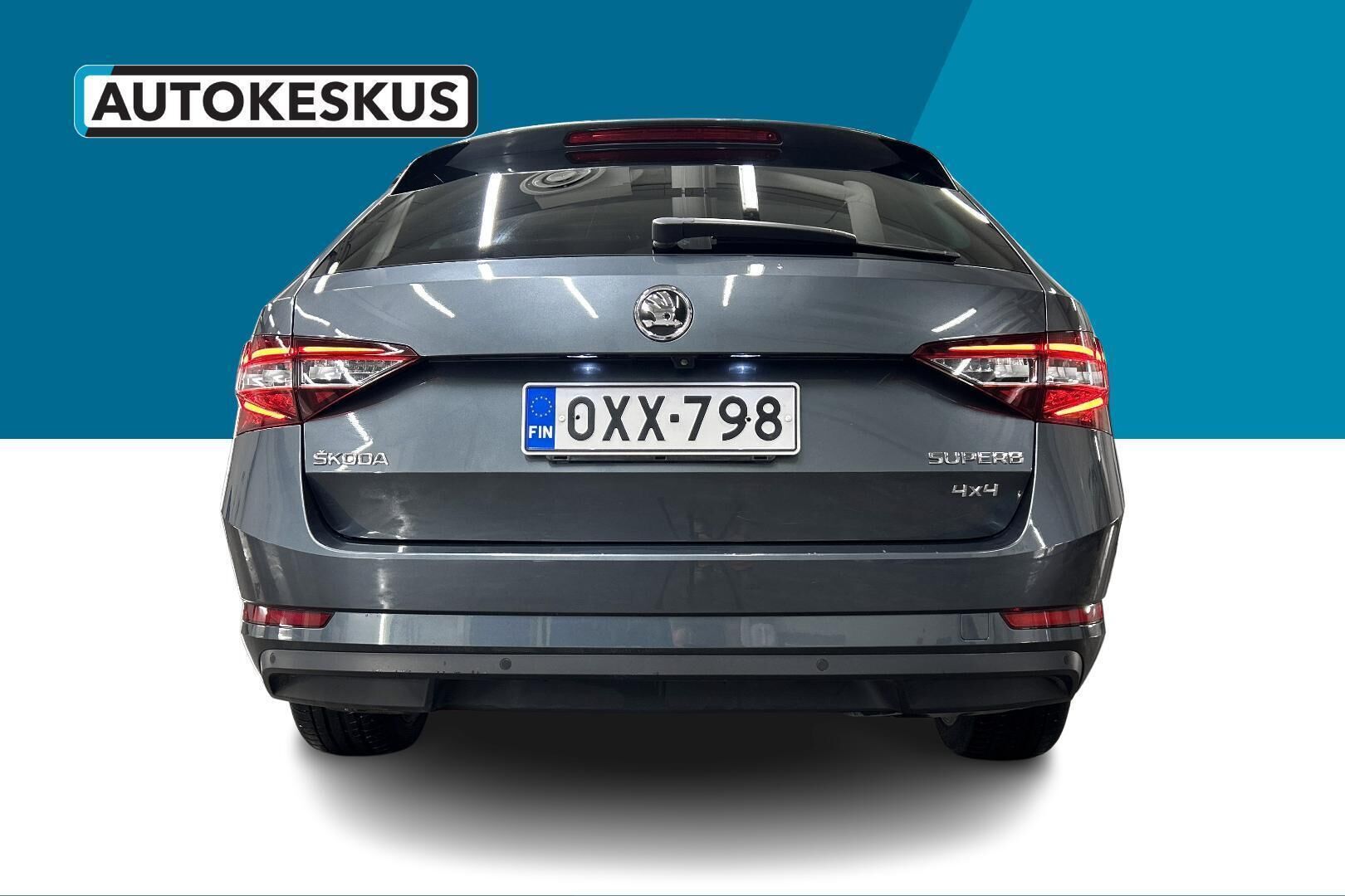 Skoda Superb iso kuva 14