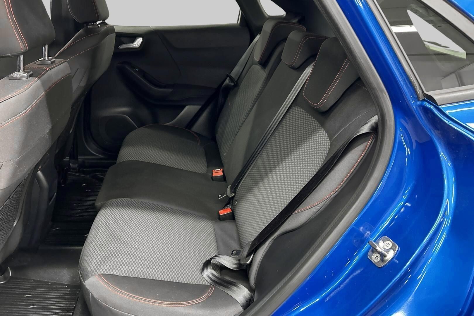 Ford Puma iso kuva 10