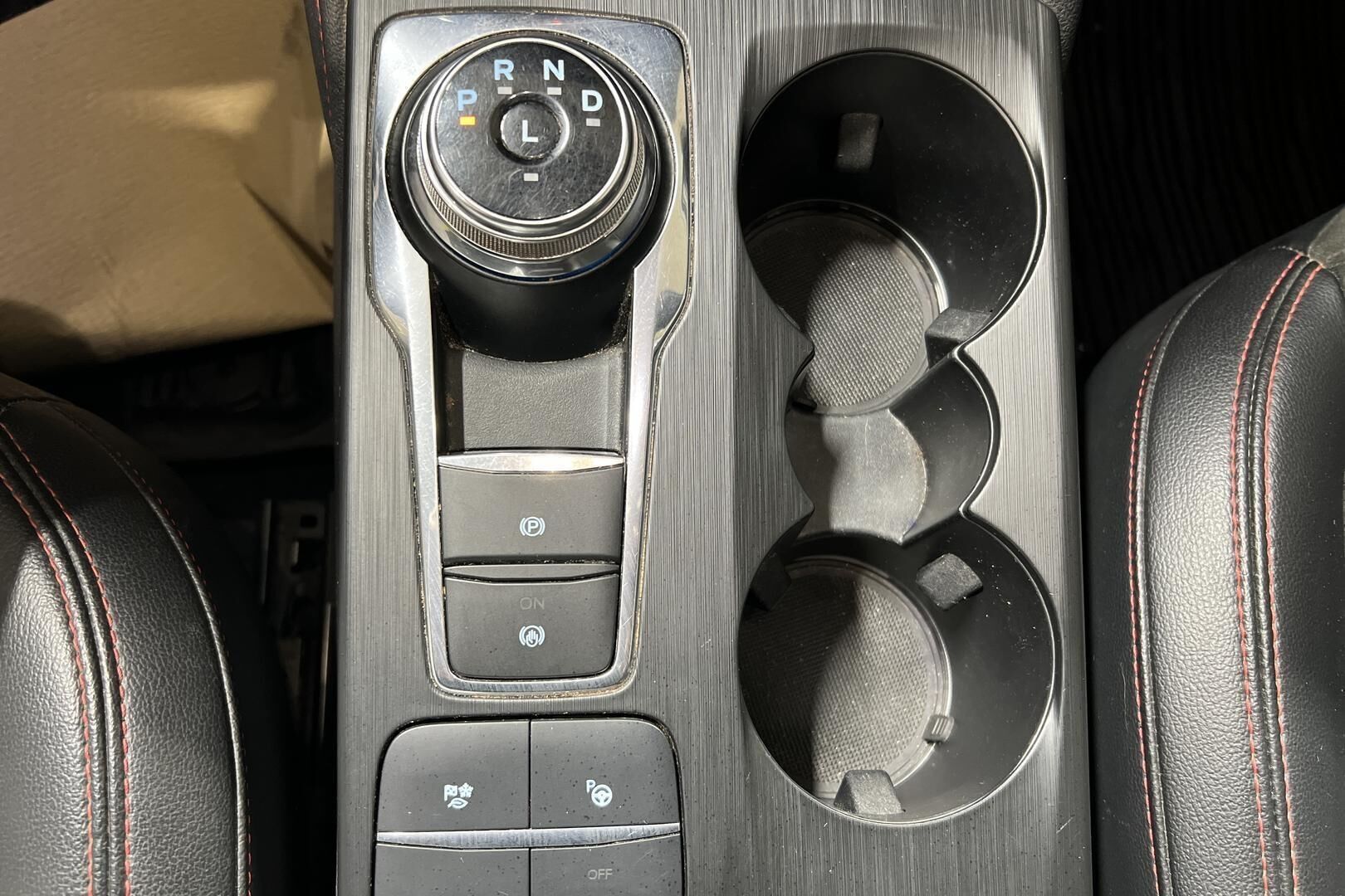 Ford Kuga iso kuva 17