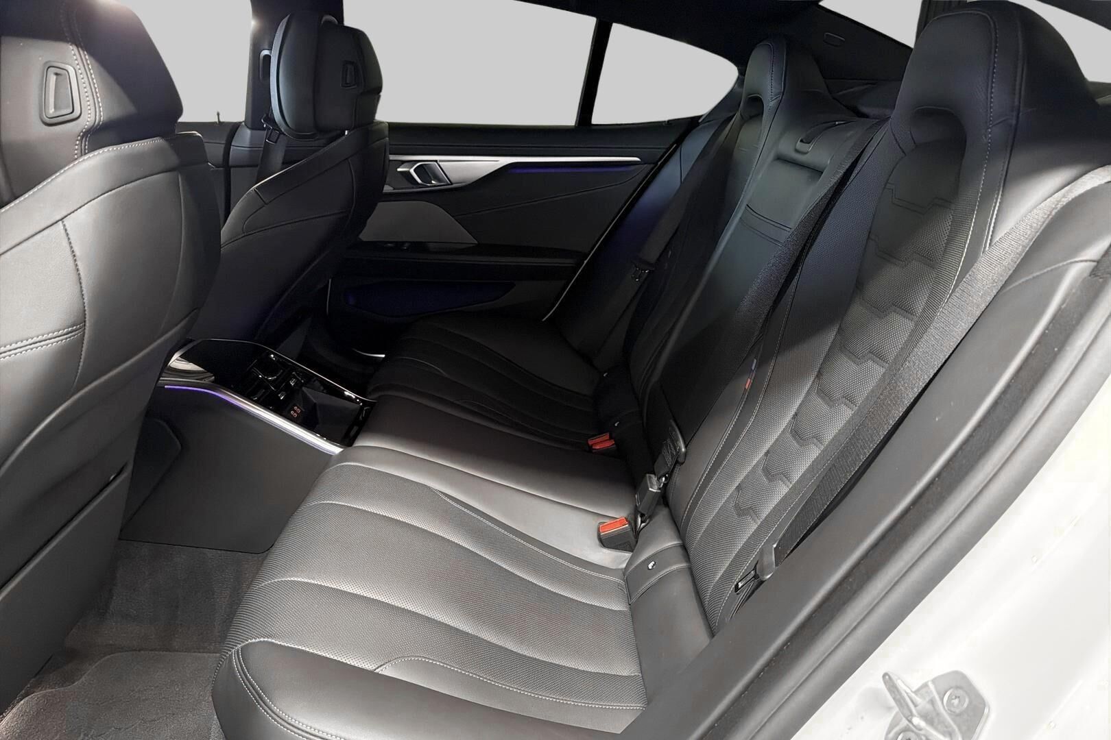 BMW 8-sarja iso kuva 25