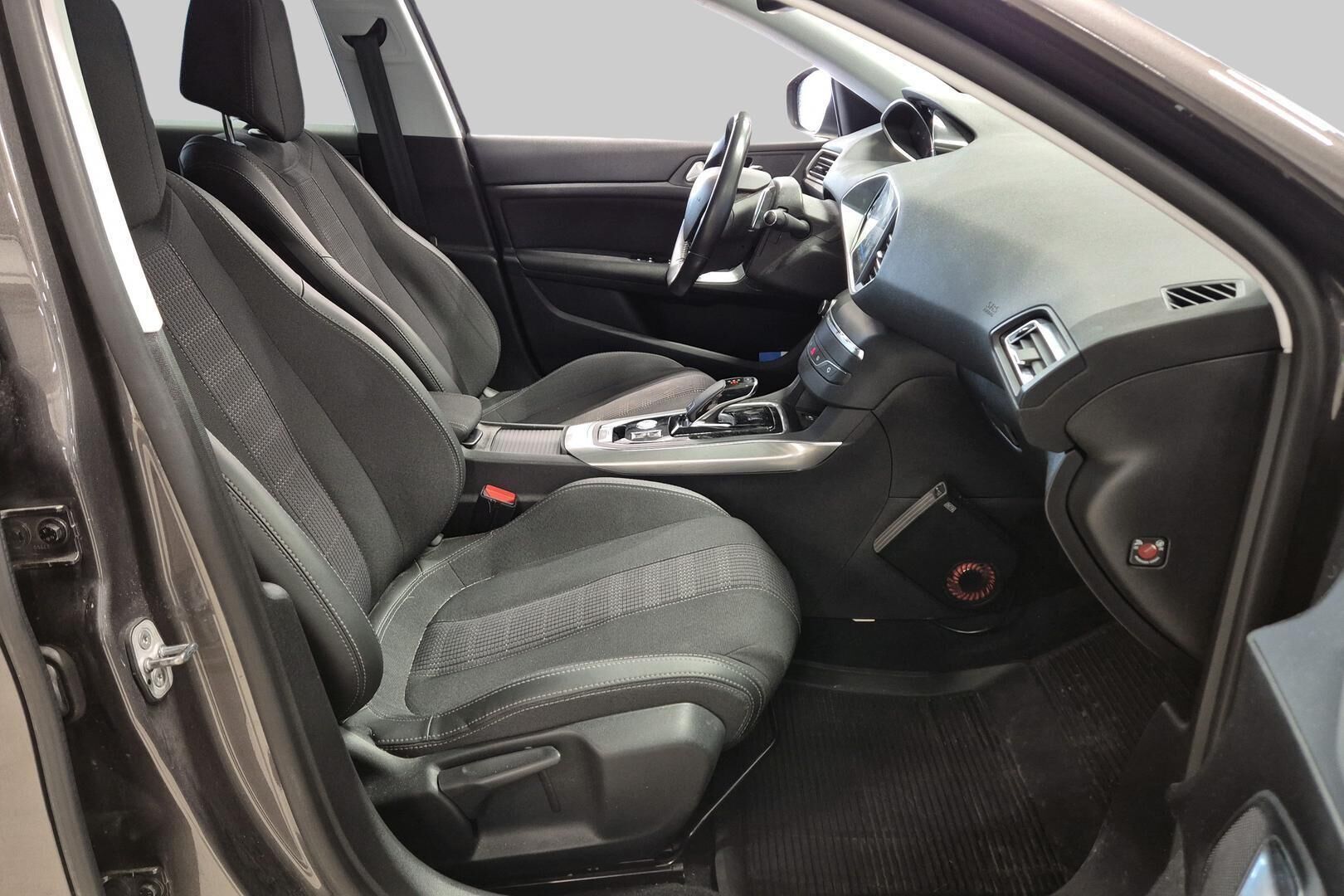 Peugeot 308 iso kuva 4