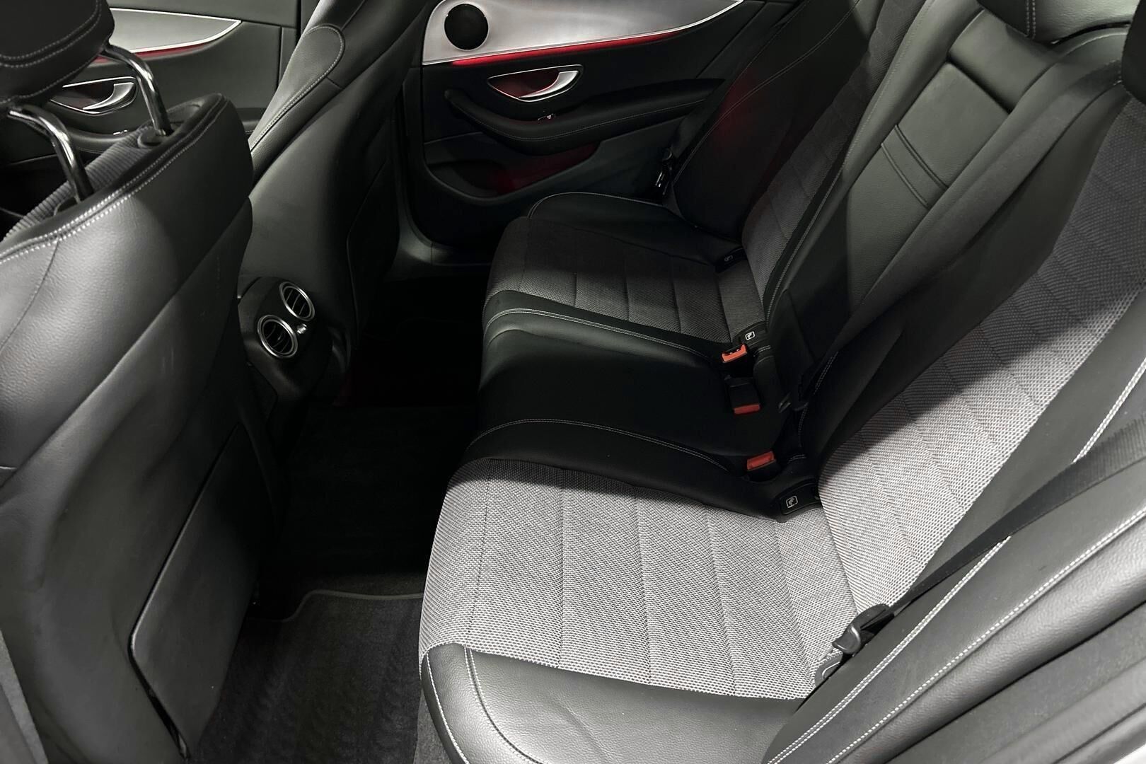 MERCEDES-BENZ E iso kuva 10