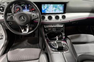 MERCEDES-BENZ E esikatselu 10