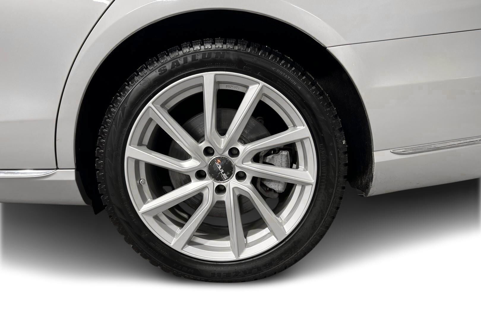 MERCEDES-BENZ E iso kuva 12