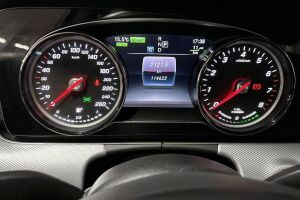 MERCEDES-BENZ E esikatselu 14
