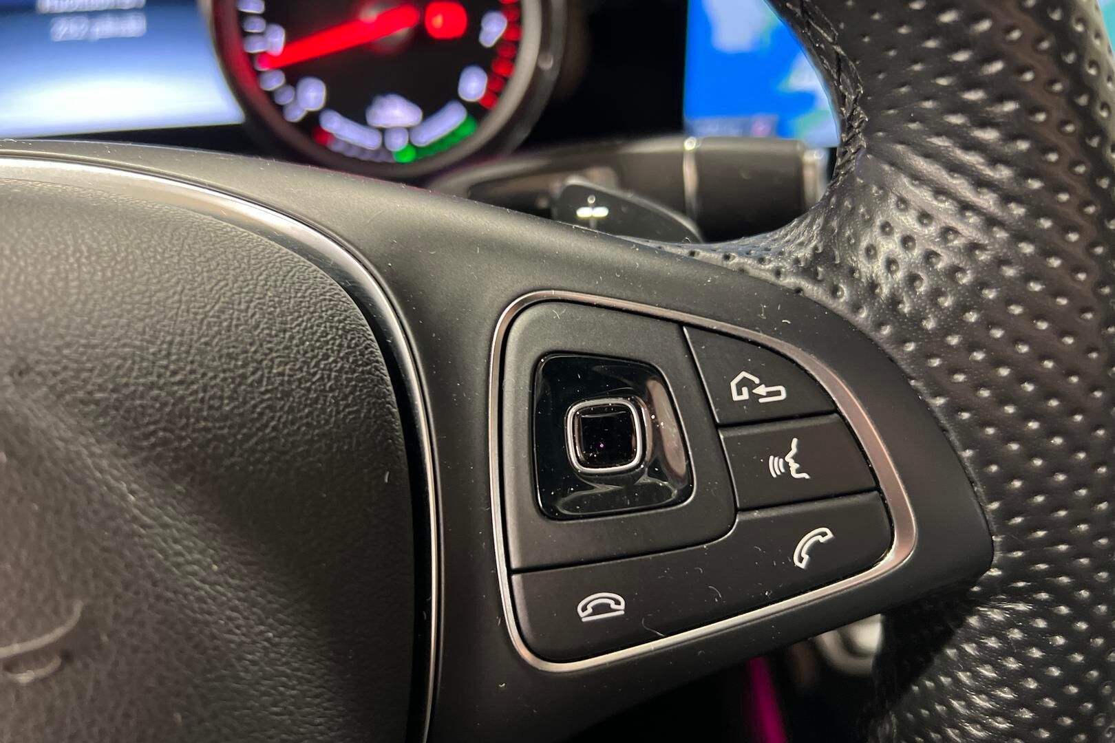 MERCEDES-BENZ E iso kuva 15