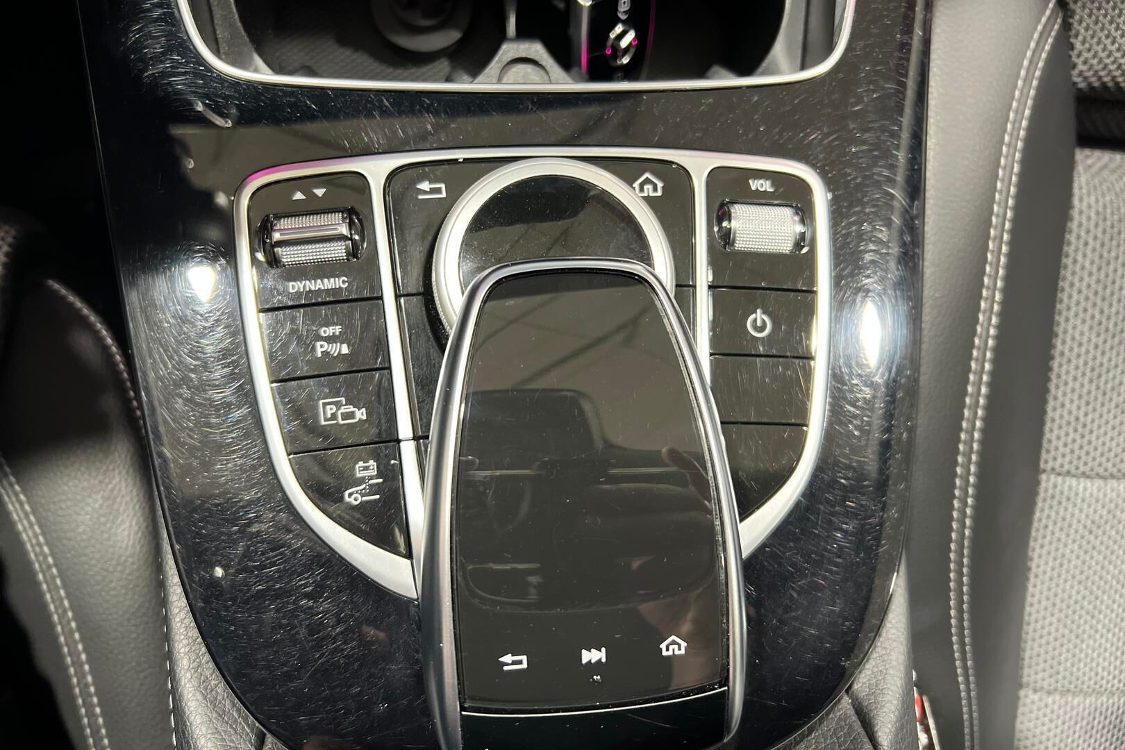 MERCEDES-BENZ E iso kuva 17