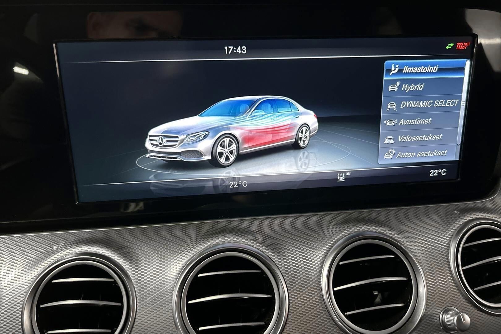 MERCEDES-BENZ E iso kuva 18