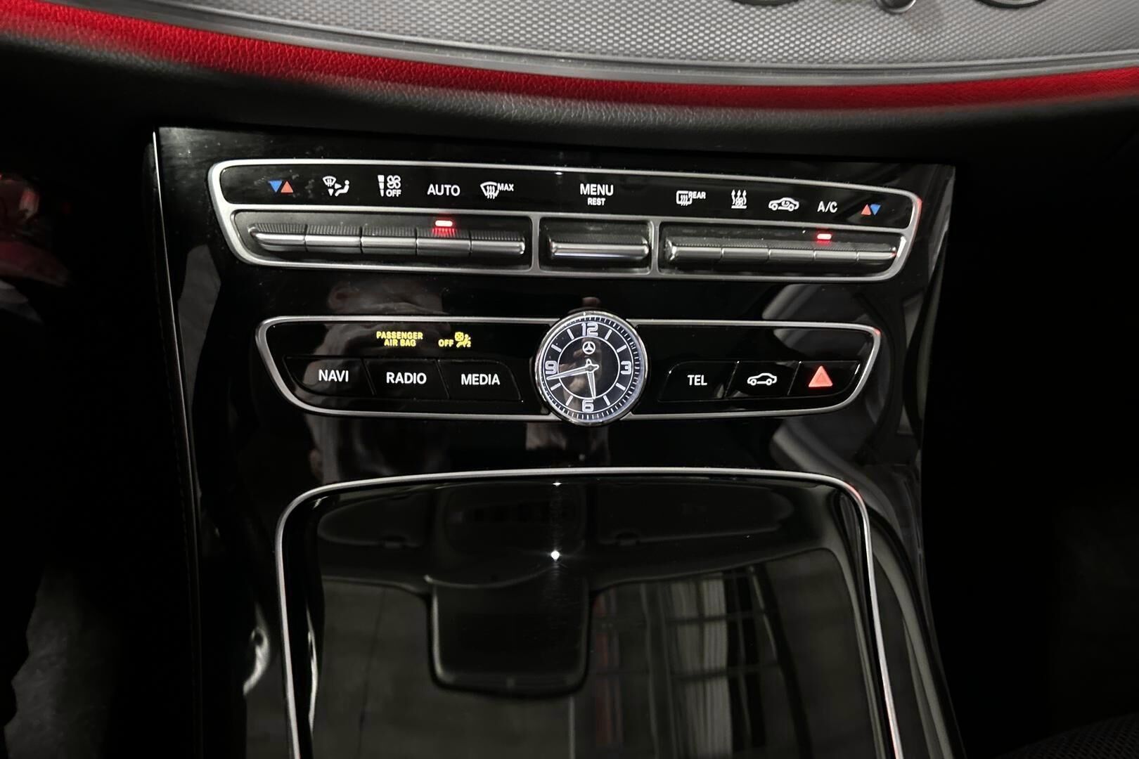 MERCEDES-BENZ E iso kuva 20