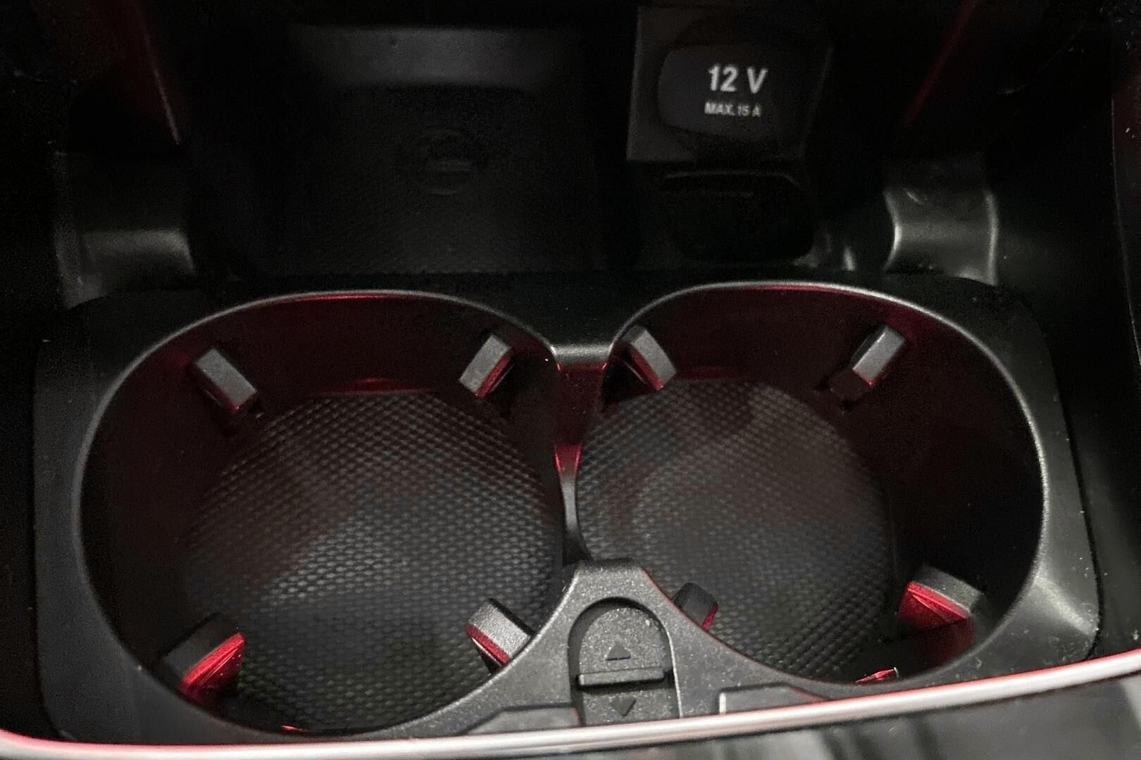 MERCEDES-BENZ E iso kuva 21