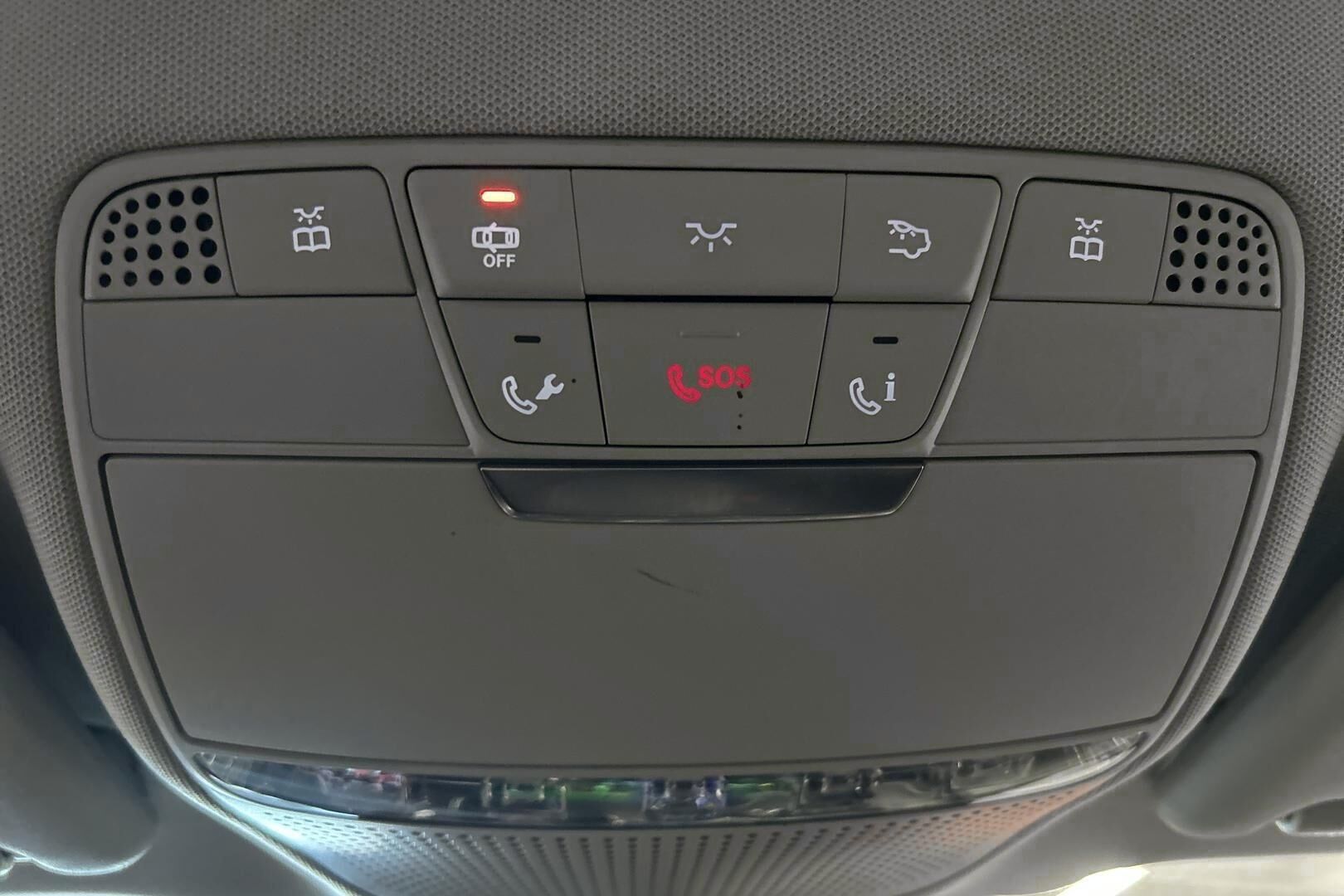 MERCEDES-BENZ E iso kuva 36