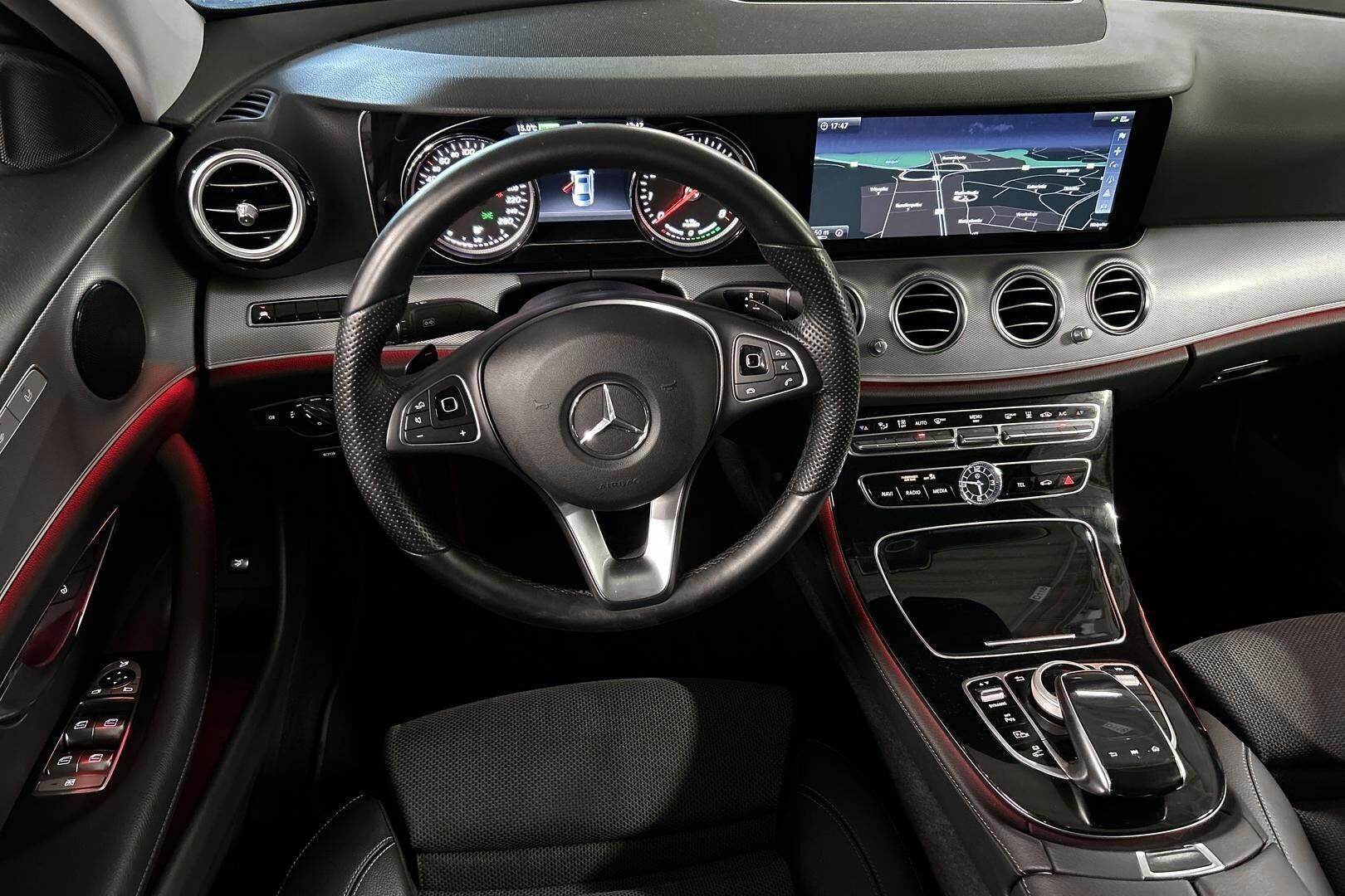 MERCEDES-BENZ E iso kuva 37
