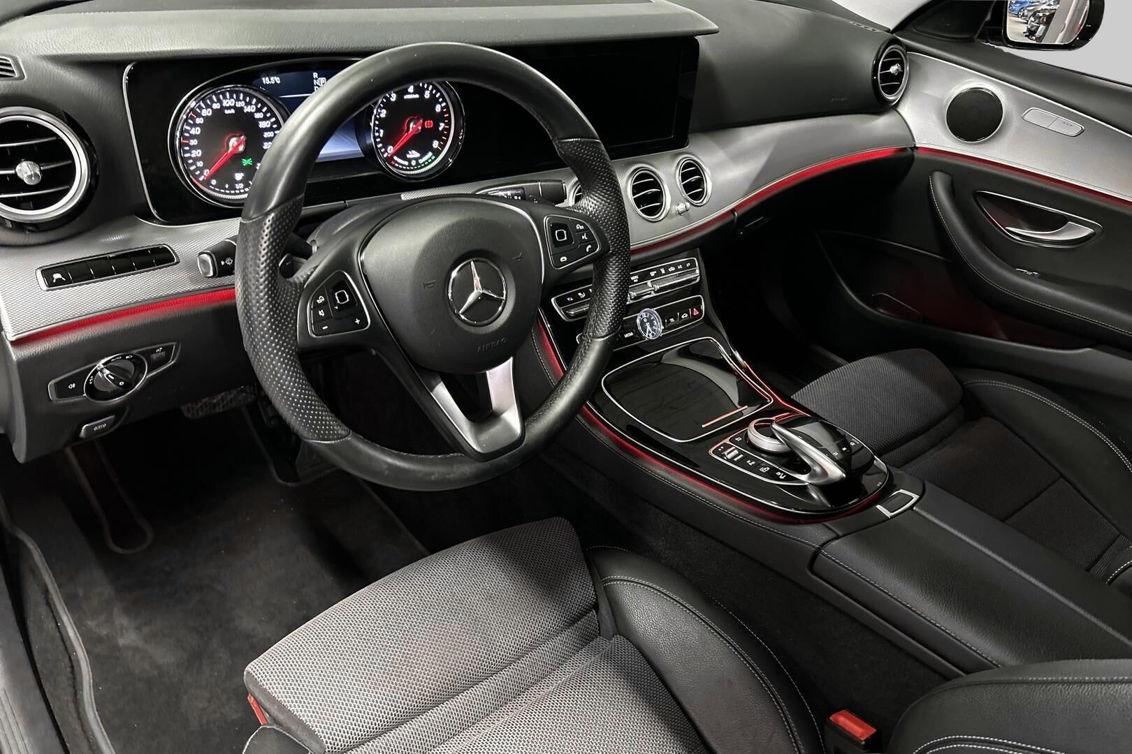 MERCEDES-BENZ E iso kuva 9