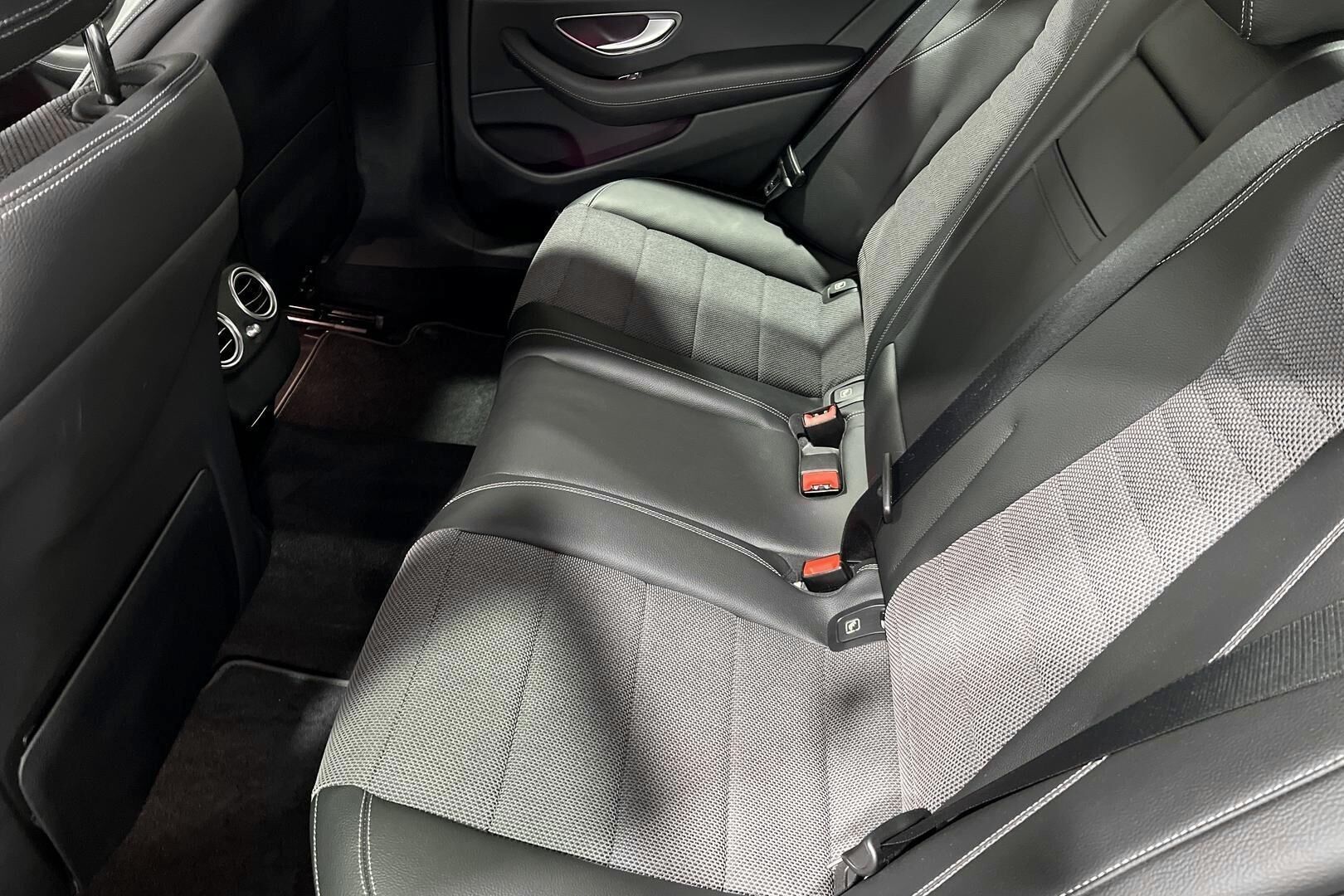 MERCEDES-BENZ E iso kuva 9