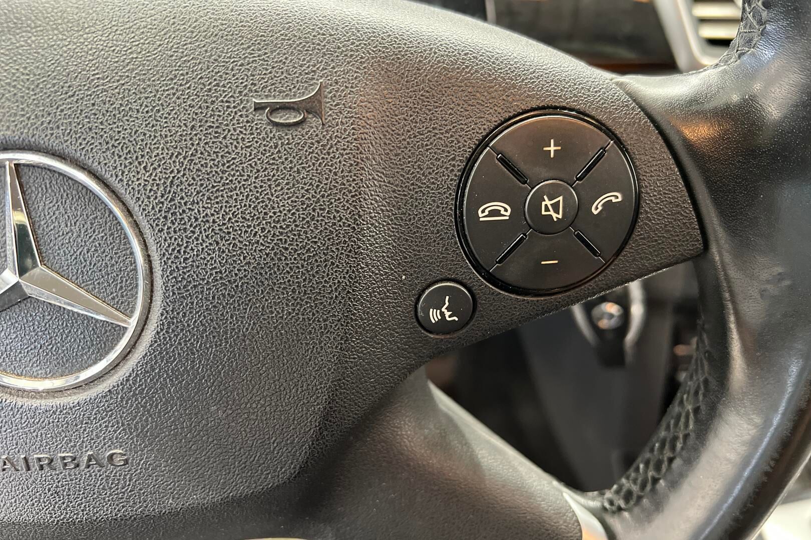 Mercedes-Benz E iso kuva 17