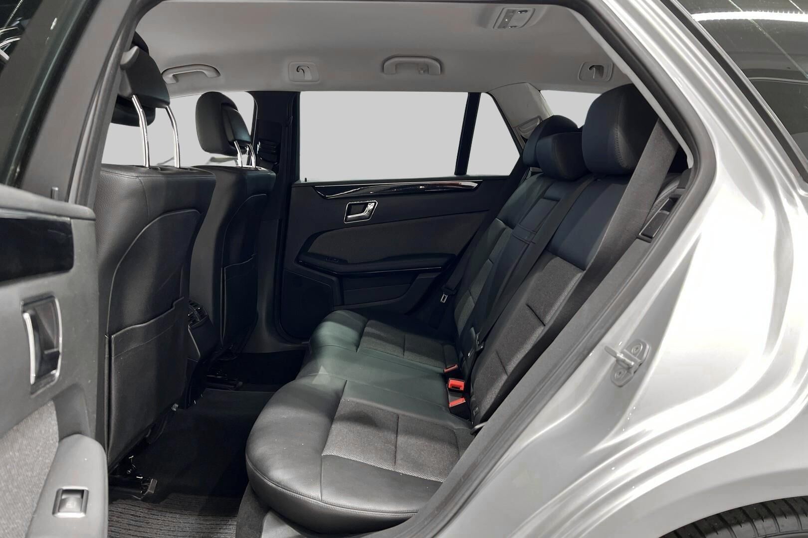Mercedes-Benz E iso kuva 9