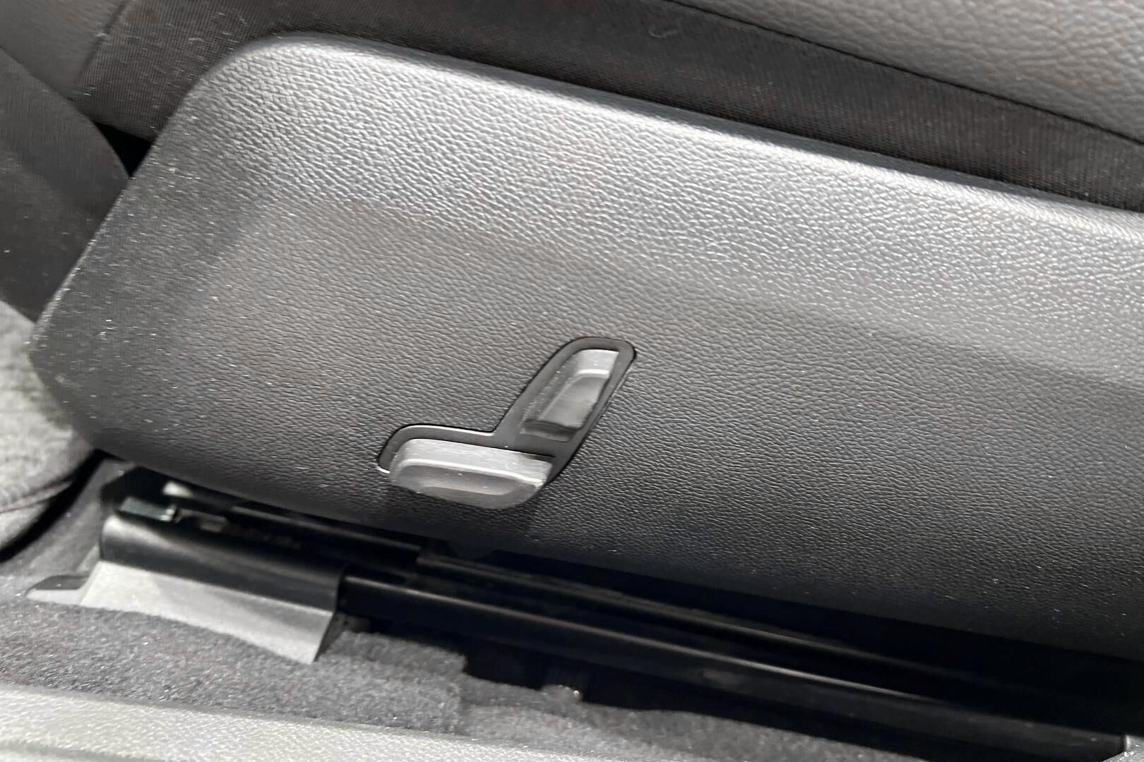 Mercedes-Benz E iso kuva 35