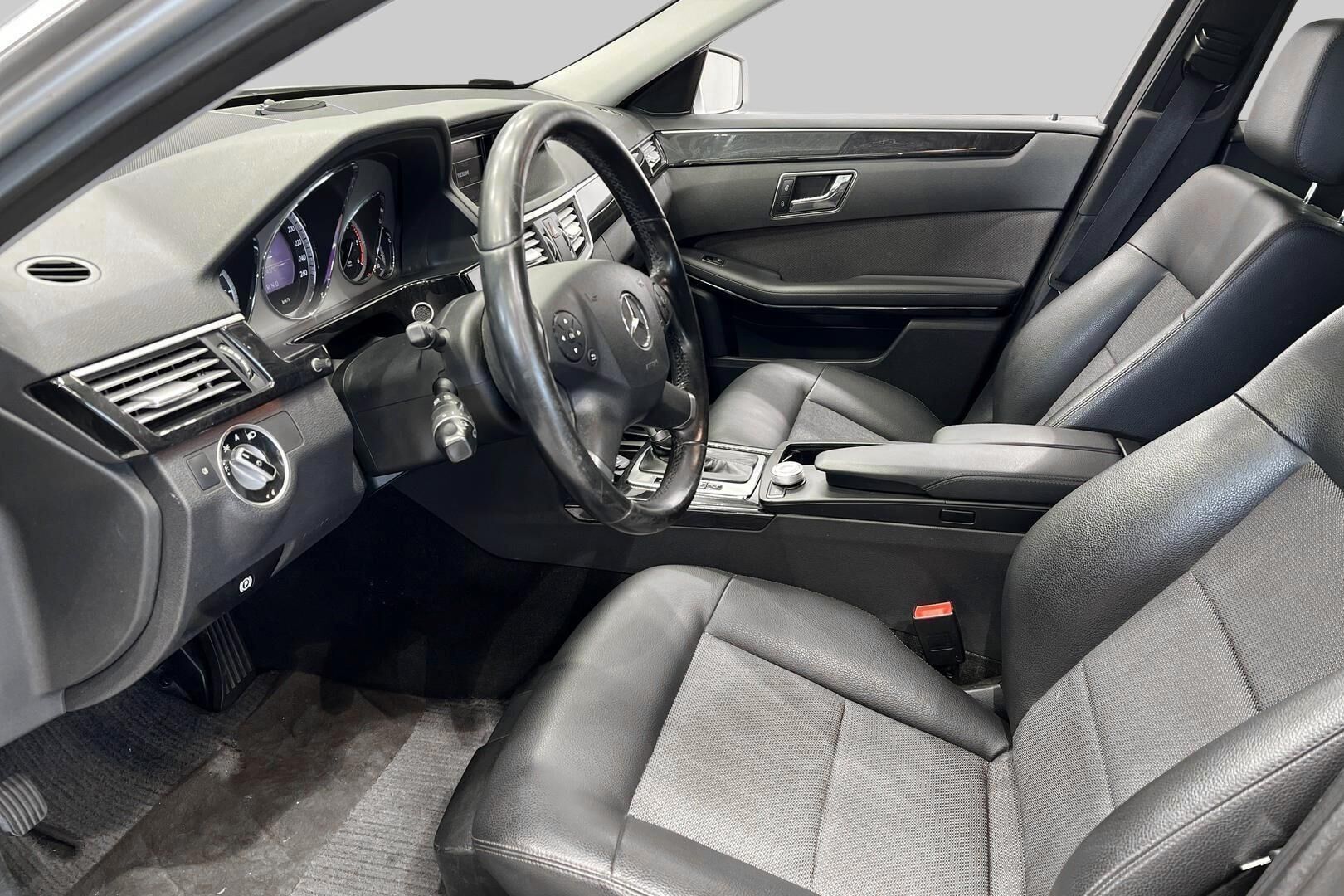 Mercedes-Benz E iso kuva 9