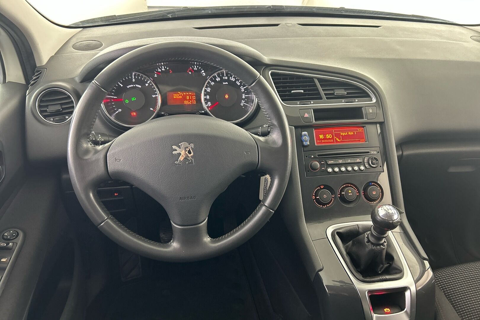 Peugeot 5008 iso kuva 12