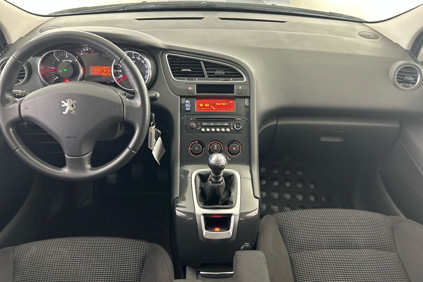 Peugeot 5008 iso kuva 14