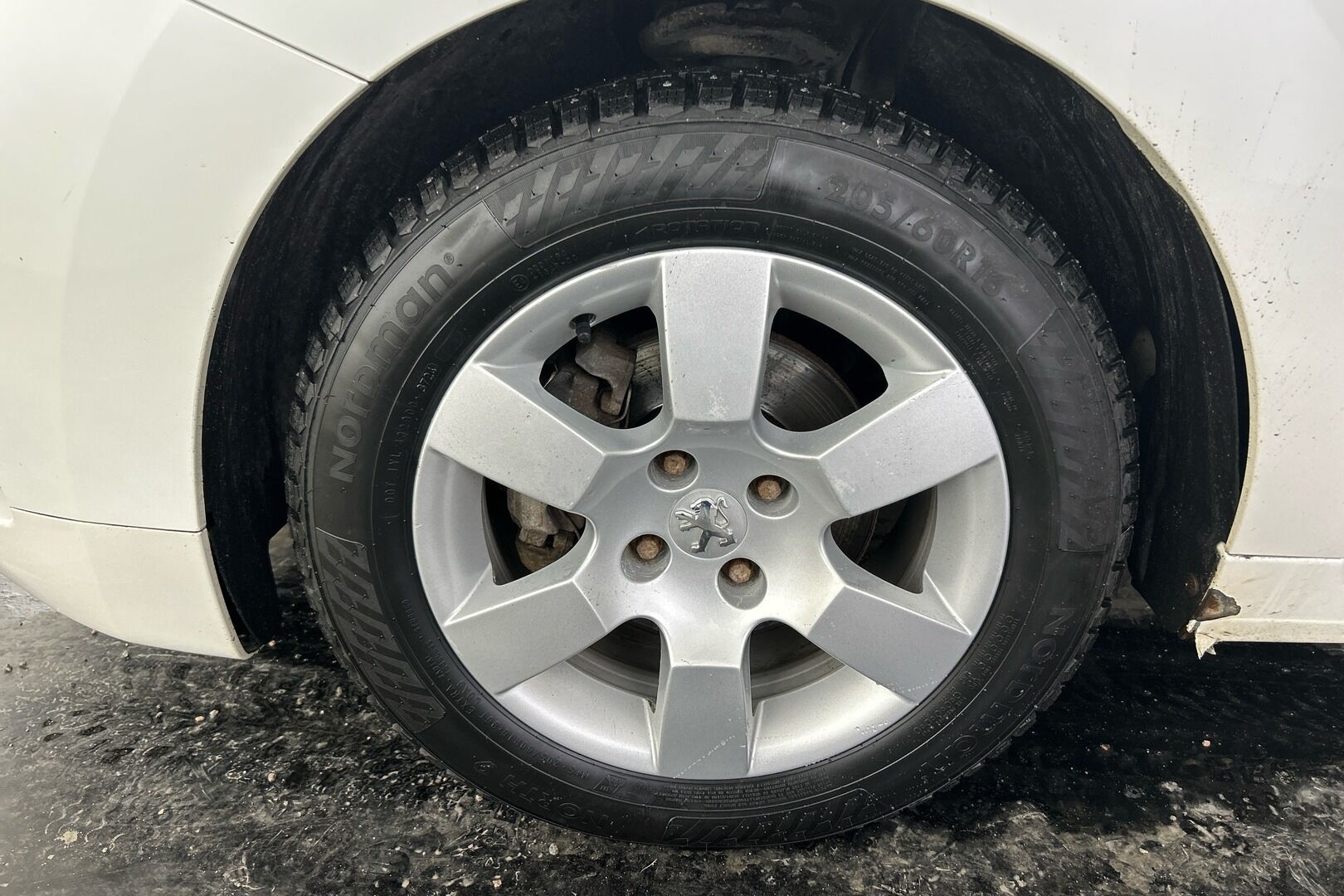 Peugeot 5008 iso kuva 15