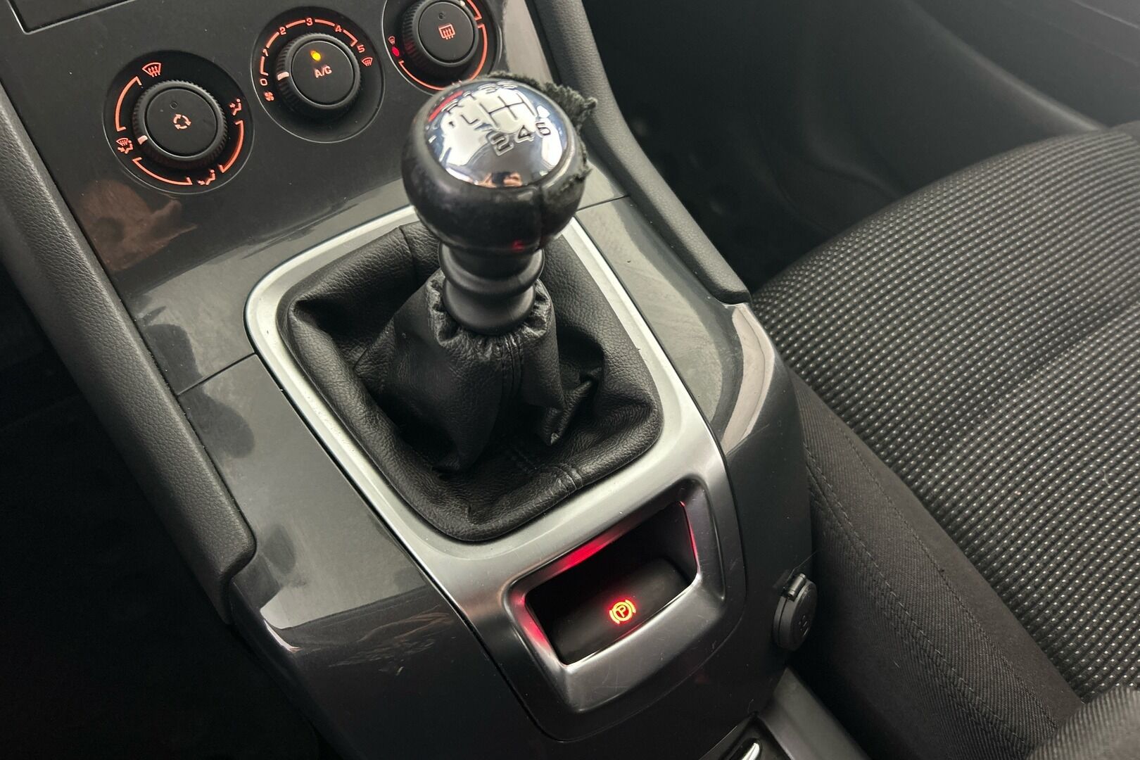 Peugeot 5008 iso kuva 18