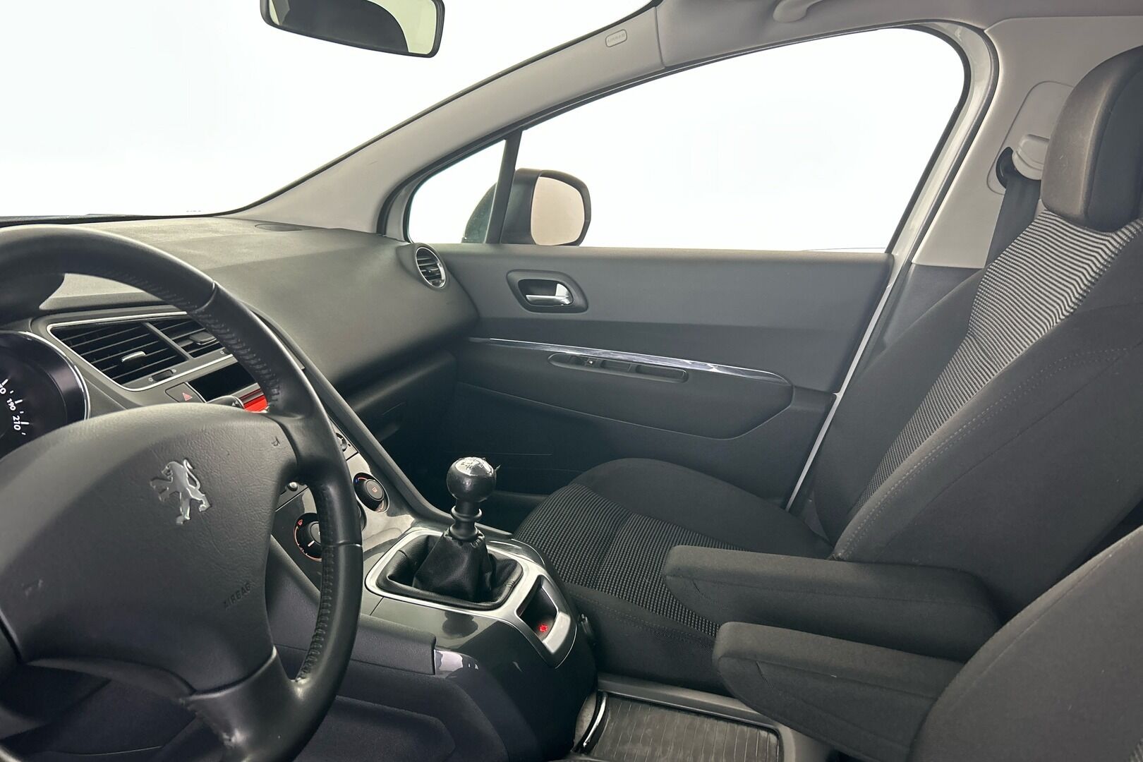Peugeot 5008 iso kuva 6