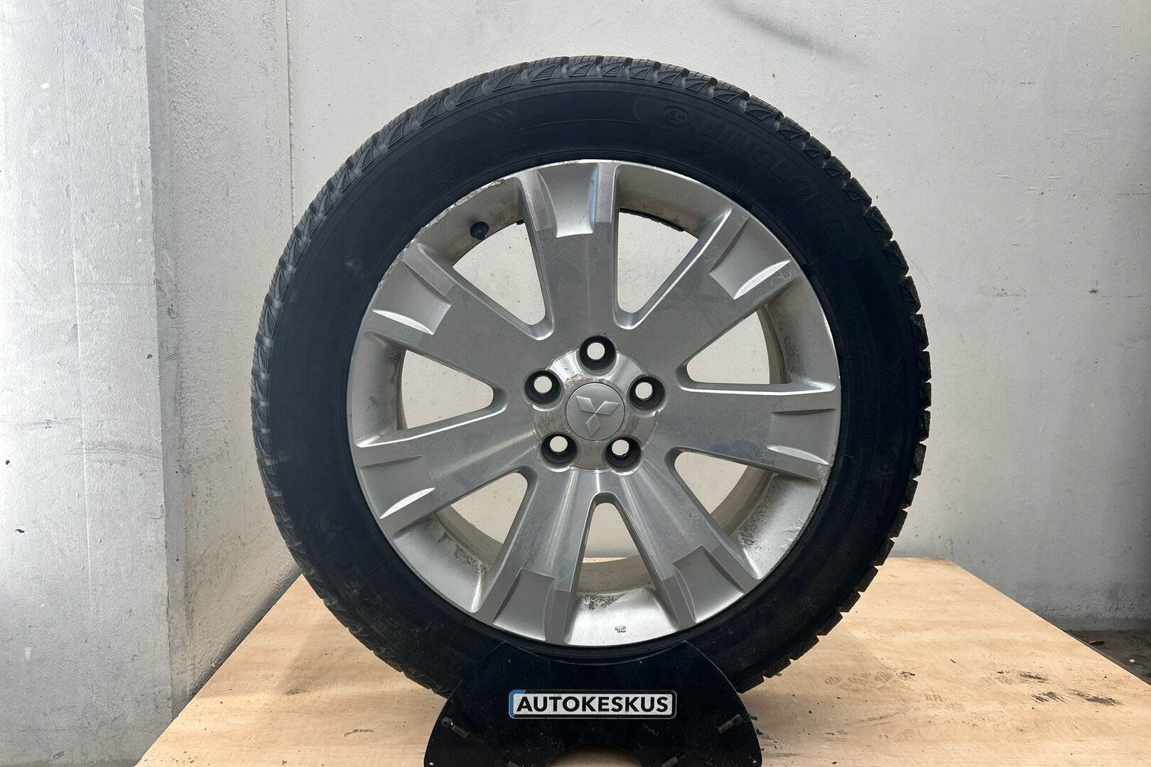 Mitsubishi Outlander iso kuva 10