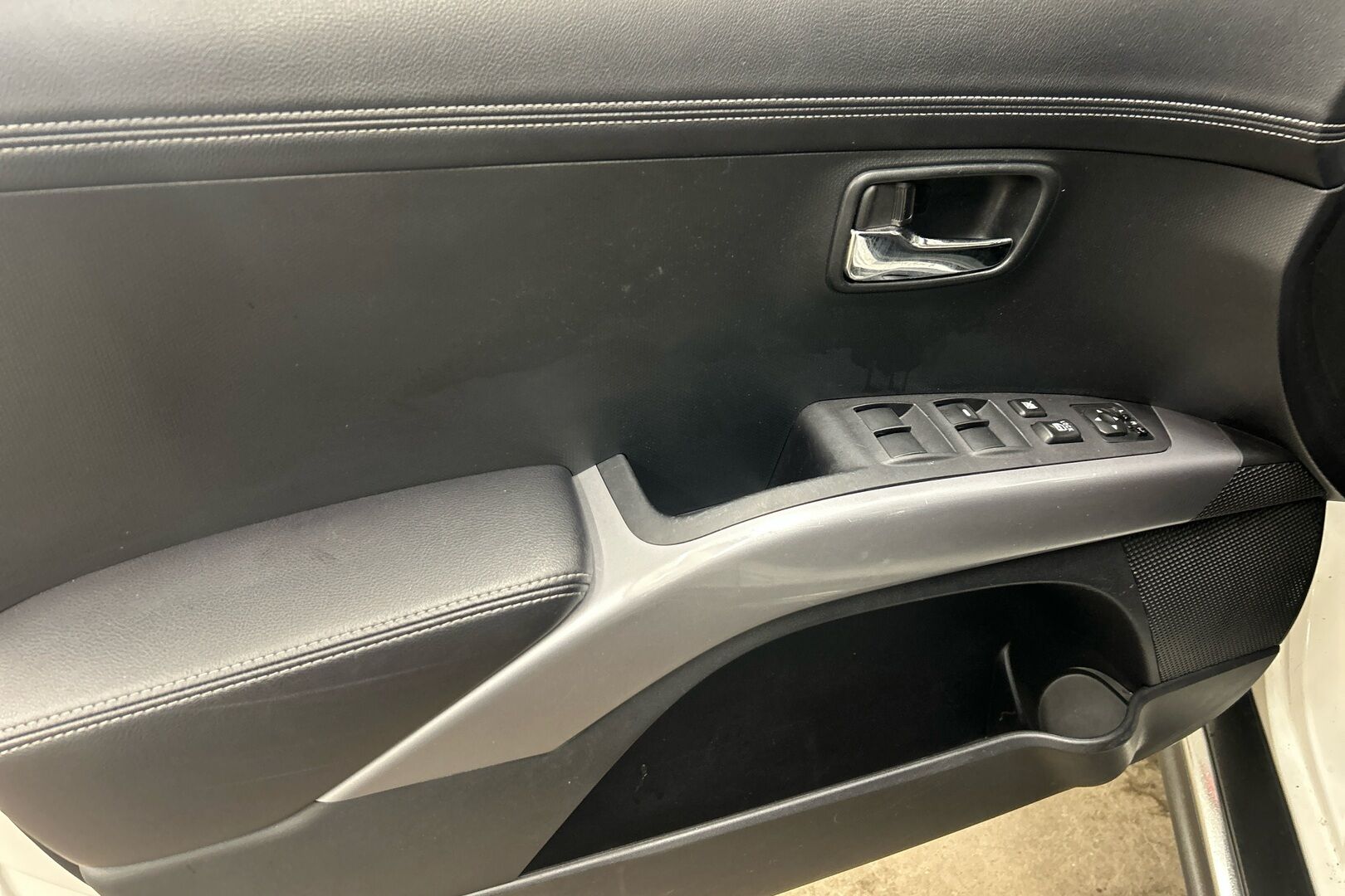 Mitsubishi Outlander iso kuva 11