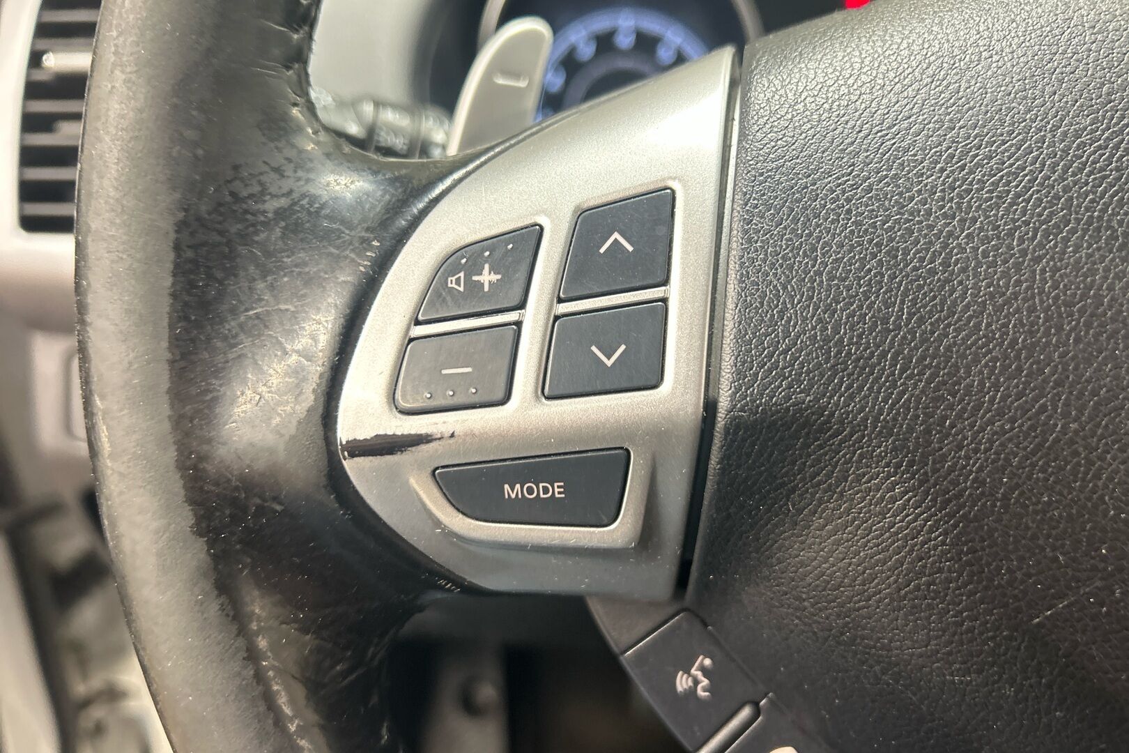 Mitsubishi Outlander iso kuva 15