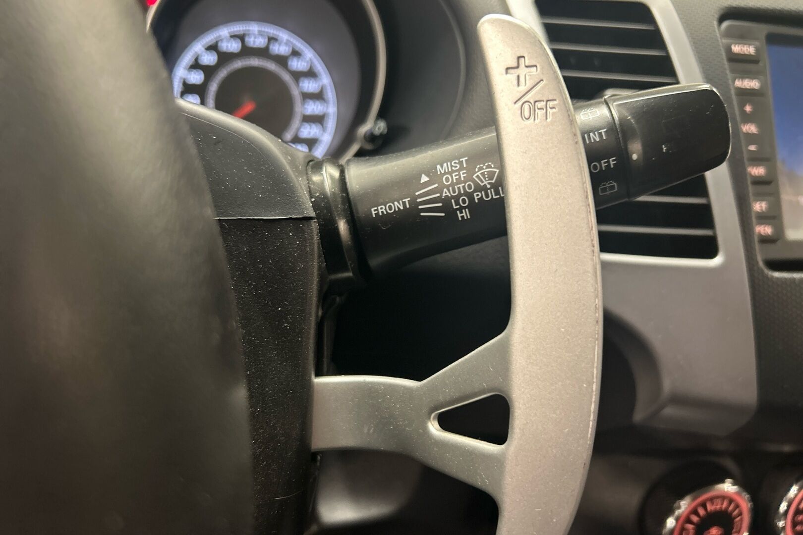 Mitsubishi Outlander iso kuva 18