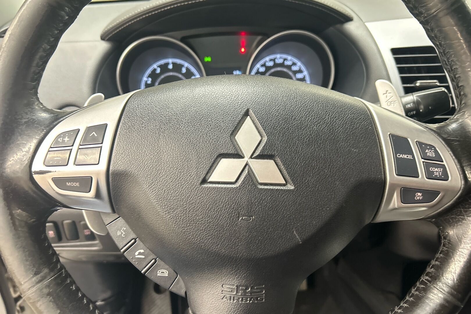 Mitsubishi Outlander iso kuva 20